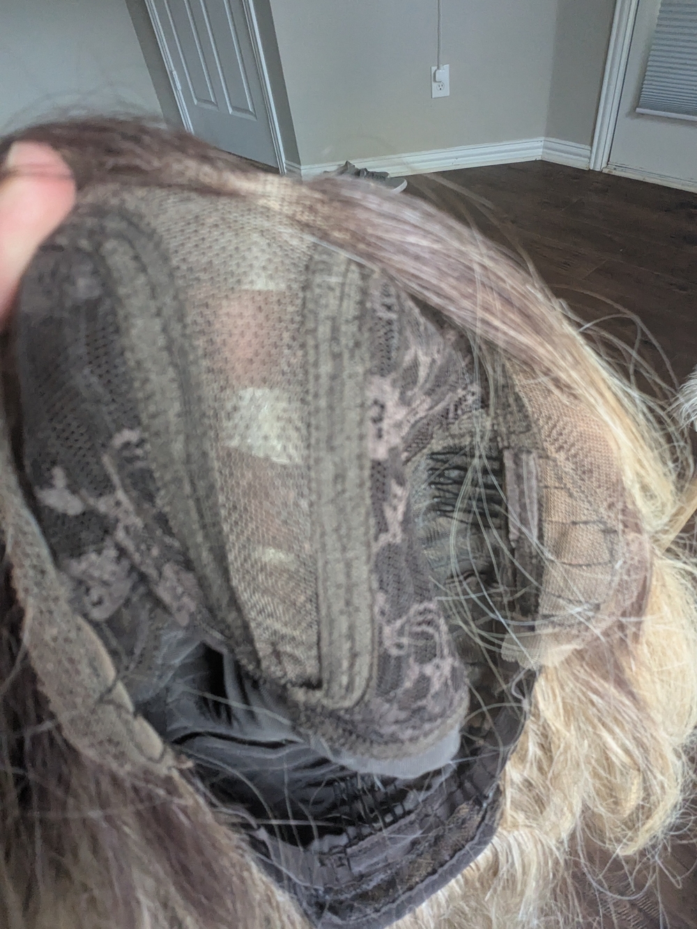 28 In Blonde Wavy Hair Wig - Natural Light Blonde - Picture 4 of 5